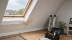tache-au-plafond-sous-un-velux-ce-petit-nettoyage-cache-que-les-couvreurs-font-pour-eviter-des