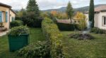 Tailles de haie : ces deux voisins font le même feu de jardin, seul l’un écope de 750 € à cause de ce détail