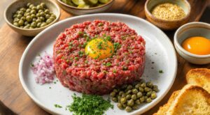 Tartare de bœuf maison : ces 3 secrets (et l’erreur à bannir) pour enfin le réussir comme au bistrot