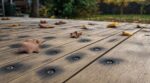 Terrasse en bois : ces auréoles noires autour des vis cachent une erreur qui peut vous coûter très cher cet automne