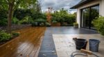 Terrasse en bois, composite ou pierre : ces gestes de septembre avant la pluie évitent l&rsquo;erreur qui ruine votre terrasse