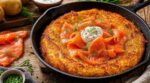 Un soir sans idée, j&rsquo;ai fait ce geste avec une galette de pommes de terre au saumon : ma famille en redemande