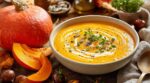 Velouté d’automne : les maraîchers zappent la butternut pour cette petite courge qu’ils ne pèlent plus jamais