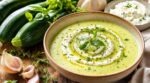 Velouté de courgettes tiède : cette erreur avec le fromage ail et fines herbes que tout le monde fait ruine tout