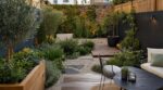 Votre jardin fait moins de 50 m² ? Voici pourquoi les paysagistes refusent le gazon et ce qu’ils posent à la place