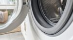 Votre linge propre sent le moisi ? Cette partie cachée du lave-linge, pas le tambour, que vous devez sécher