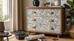 Vous repeignez encore votre vieille commode en blanc ? Cette astuce 2026 change tout dans les intérieurs chinés