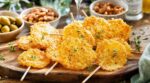 À l'apéro, j'ai servi ces sucettes avec ce fromage râpé : mes invités persuadés de croquer dans des bonbons à tester vite