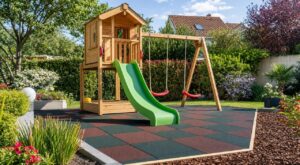 Aire de jeux au jardin : ce revêtement de sol, conseillé par les pros, évite les blessures que le gazon laisse passer