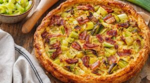 Arrêtez de servir des tartes poireaux-lardons détrempées : 2 gestes avant le four gardent la pâte ultra croustillante