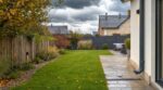 Avant les pluies d’octobre, ces 5 aménagements invisibles empêchent votre jardin de se transformer en piscine