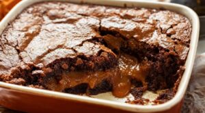 Ce brownie au chocolat sans farine et son cœur coulant à cette gourmandise du placard enterrent les versions classiques