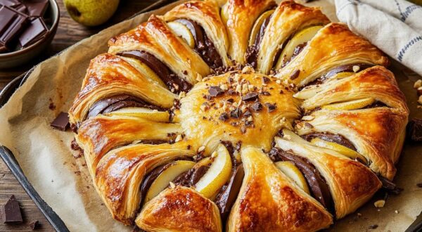 Ce dessert poire-chocolat en pâte feuilletée bluffe tout le monde au goûter, à tester ce week-end avec 7 ingrédients