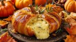 Ce fromage fondu en citrouille feuilletée affole les apéros d'octobre, à condition d'éviter cette erreur