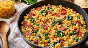 Ce plat de coquillettes chorizo-épinards à 5 ingrédients a sauvé mes soirs de semaine : ma famille en redemande