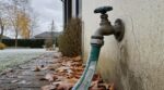 Ce réflexe avec votre tuyau d'arrosage en hiver peut fissurer le mur et vous coûter très cher au printemps