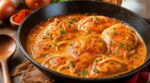 Ces blancs de poulet secs ? Cette sauce au paprika, crème et oignons les transforme (à condition d'éviter ce geste)