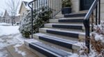 Escalier extérieur glissant : ces revêtements et traitements simples qui peuvent éviter la chute cet hiver