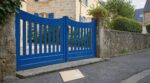 Il repeint son vieux portail d’une couleur vive : quelques semaines plus tard, cette règle de la mairie lui tombe dessus
