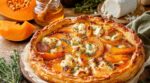 Je ne fais plus jamais de velouté de butternut : cette tarte chèvre-miel au geste clé a mis tout le monde d'accord