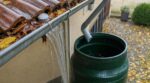 « Je pensais que mon récupérateur d'eau était percé » : ce bouchon sur la gouttière me privait de 300 litres à chaque pluie d'automne
