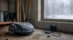 Les réparateurs n'en peuvent plus de le répéter : laisser le robot tondeuse dans un garage froid en novembre détruit sa batterie