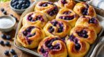 Mini brioches aux myrtilles : ne zappez surtout pas ce geste simple, c'est lui qui les rend si moelleuses