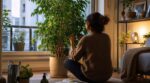 Mon voisin parle 5 minutes chaque soir à son ficus, et ce n'est pas par folie : des botanistes ont enfin compris pourquoi ça marche
