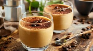 Ne faites plus vos desserts au café comme avant : cette version sans four, sans œufs ni balance a la texture d'un resto