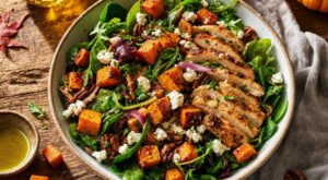 Ne servez plus jamais de salade verte : cette version tiède patate douce, poulet, feta change tout