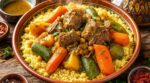 Ne servez plus jamais un couscous marocain fade : ce geste de chef pour une semoule légère fait l'unanimité