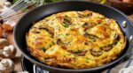 Omelette aux champignons : cette erreur en cuisine ruine vos œufs, les chefs l&rsquo;évitent avec un geste tout bête