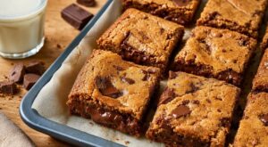 Oubliez les cookies ronds : ces barres au chocolat au lait croquent et fondent grâce à ce geste avant cuisson