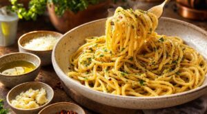 Pâtes : cette Italienne m’a montré les 4 ingrédients de placard et le geste interdit pour les réussir en 10 min