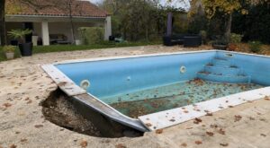 Piscine enterrée : cette erreur d'hivernage peut faire bouger votre bassin en une seule nuit