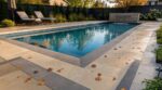 Piscine : si vous recarrelez au printemps, vous ratez ce revêtement d'octobre que tous les maçons choisissent