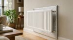 Plus personne ne laisse le mur nu derrière un radiateur : cette feuille isolante à moins de 10 euros renvoie 95 % de la chaleur en hiver