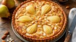 Tarte poires-amandes : ce geste interdit ruine tout, mais en l'évitant vous ferez oublier la tarte aux pommes